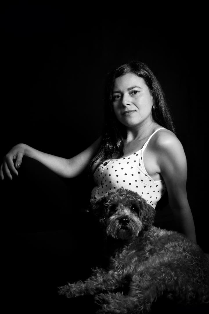 Retrato en blanco y negro con dirección de arte